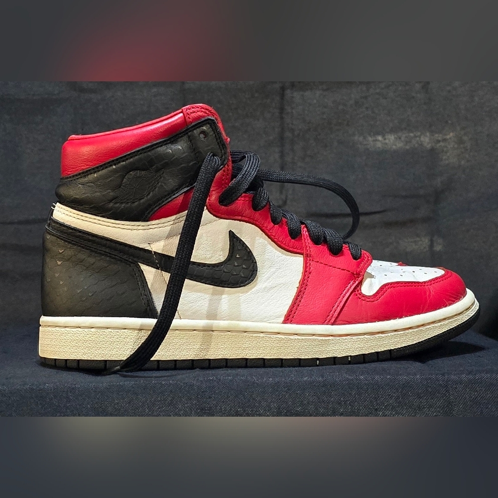 Jordan 1 Retro High Sain Snake Chicago (Women's Size 6.5) - Picture 4 of 11